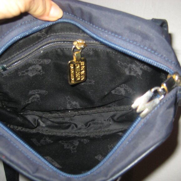 ❤️MOSCHINO REDWALL Flap Nylon Slide Gold Letters Logo Crossbody Bag Purse - Picture 8 of 10